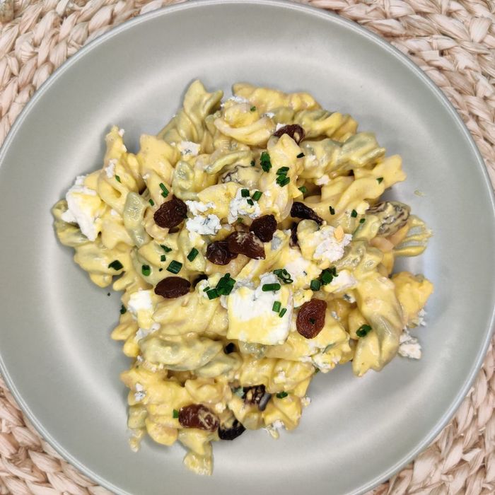 Fusilli with vegan cheese sauce