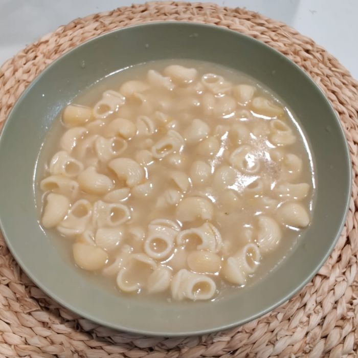 Sopa de caldo de pollastre amb galets Racio