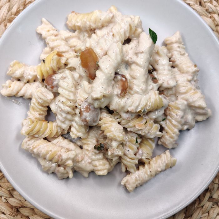 Pasta amb salsa d'ametlles