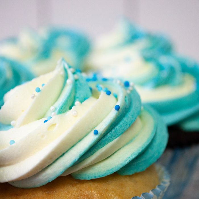 6 Vanilla Cupcakes