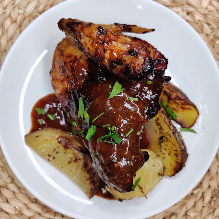 Oven-baked chicken with prunes