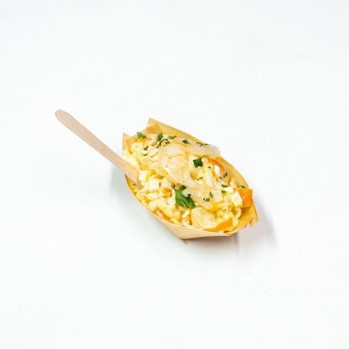 Mini barqueta d'amanida de cranc amb llagostins