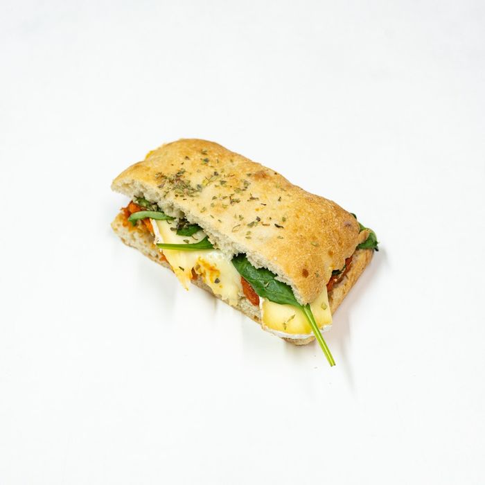 Focaccia de sobrassada amb brie i espinacs