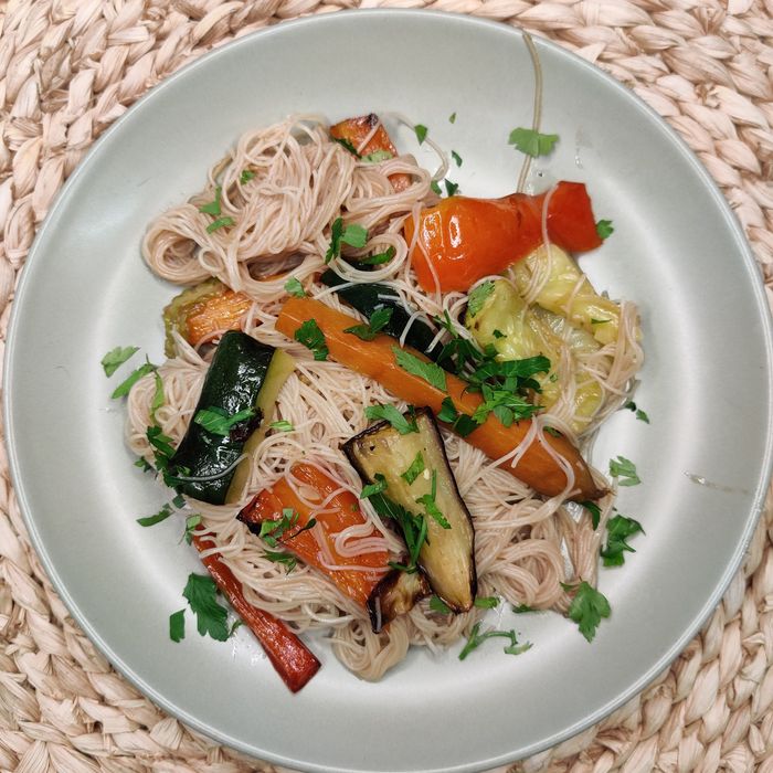 Fideus arròs amb verdures al wok