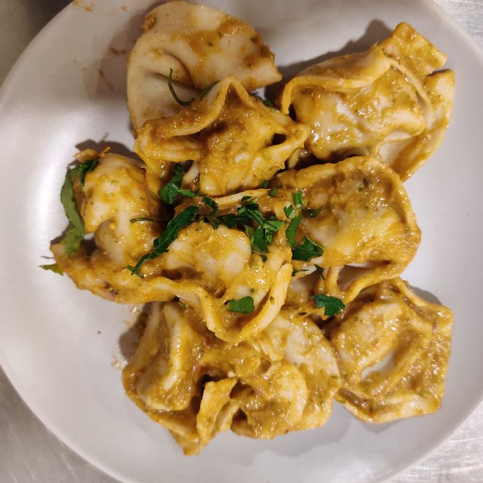 Raviolis de carn amb salsa de bolets