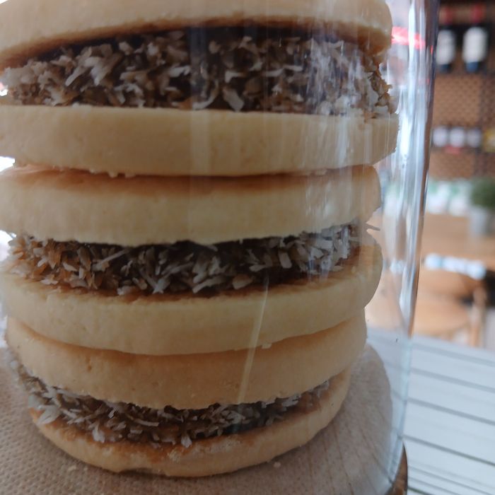 Alfajor de Maicena con dulce de leche (Cornstarch Alfajor with dulce de leche)