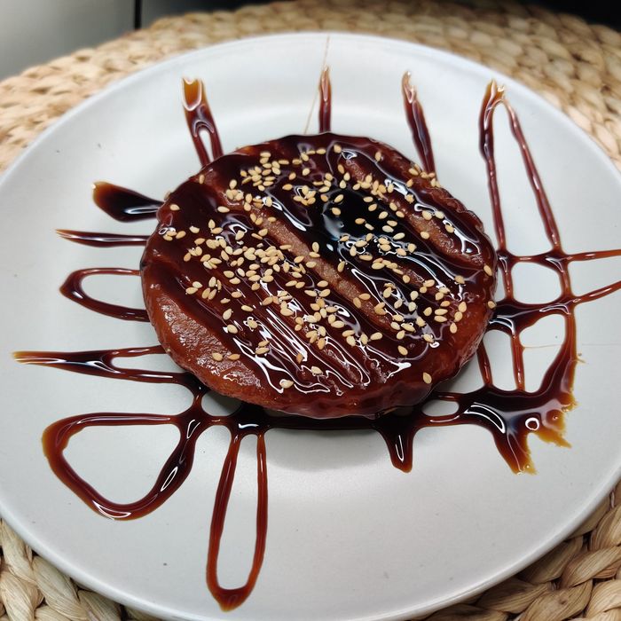 Tatin de poma amb carmel, mantega i base de galeta