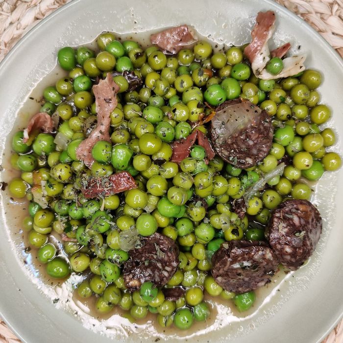 Pèsols amb pernil