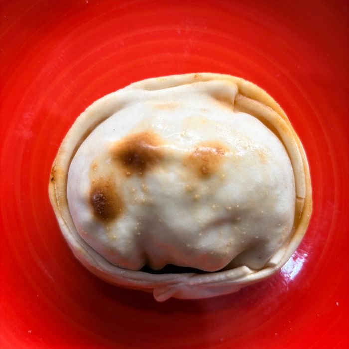 Empanada tomate seco, albahaca y muzarella