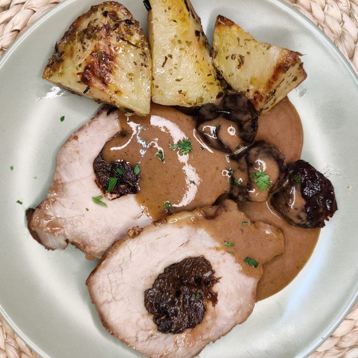 Stuffed loin with prunes