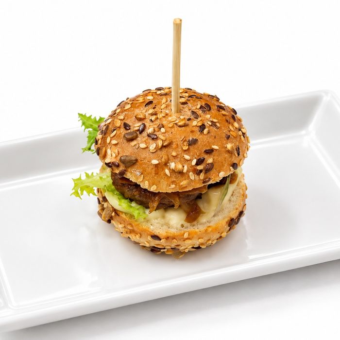 Burguer amb tomàquet i ceba confitada
