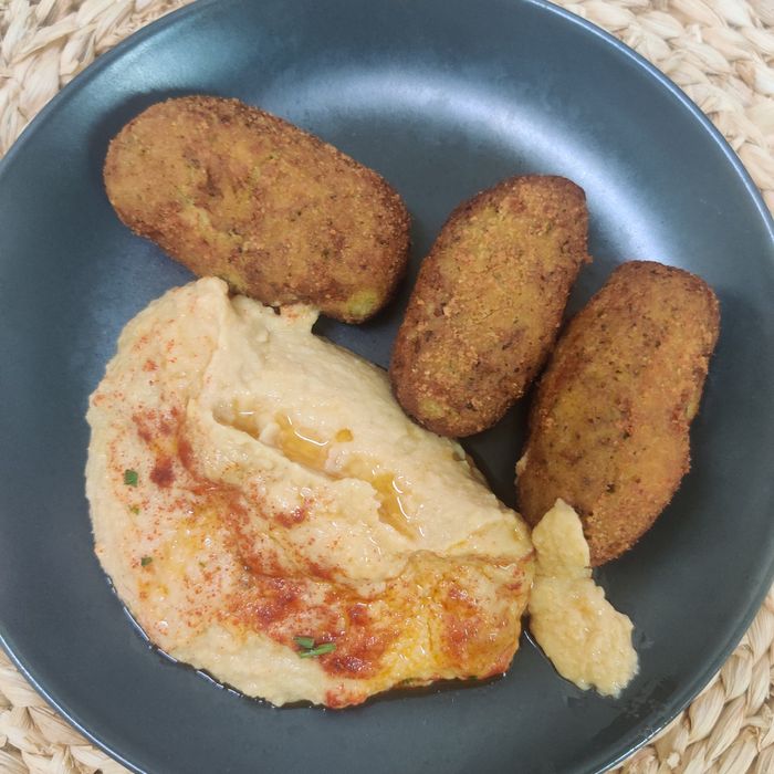 Croquetes de verdures amb hummus de cigrons