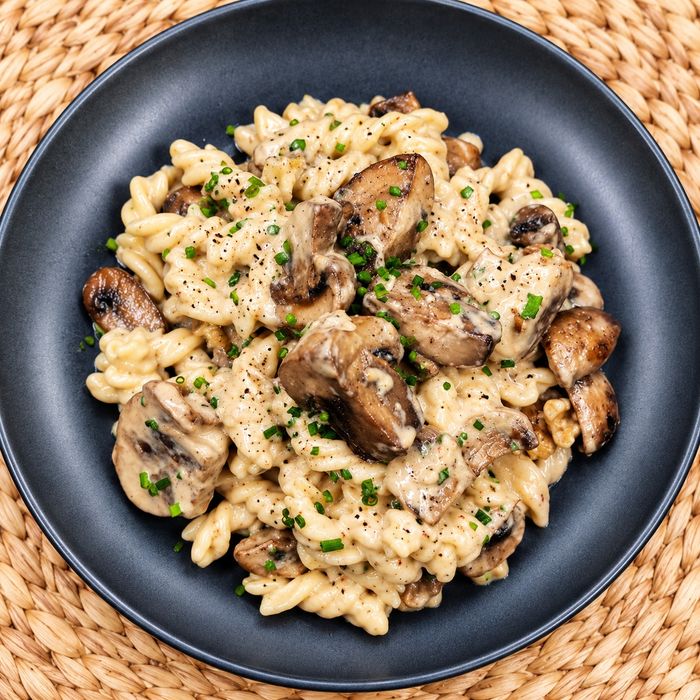 Espirals de pasta amb salsa bolets
