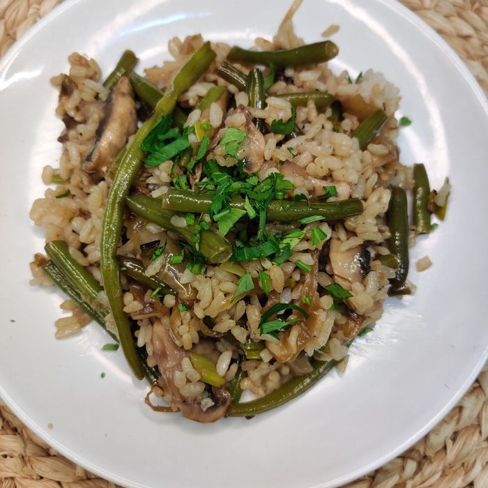 Stir-fried rice with mushrooms and spring onions