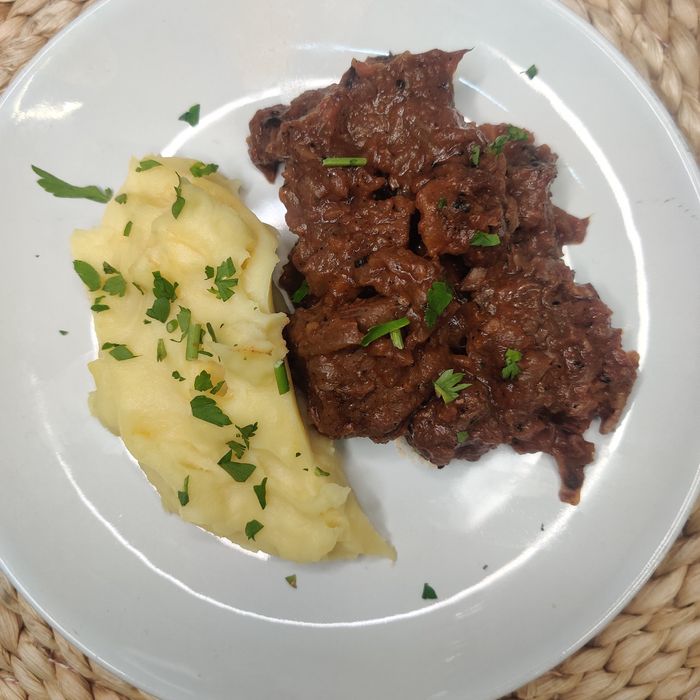 Rindergulasch mit Kartoffelpüree