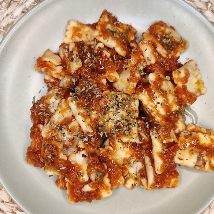 Meat tortellini with tomato sauce