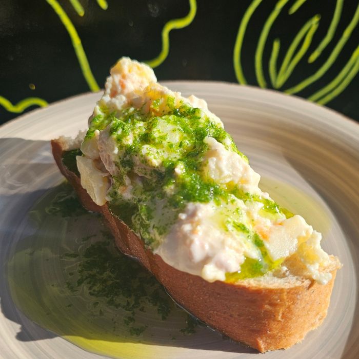 tostada ensaladilla rusa