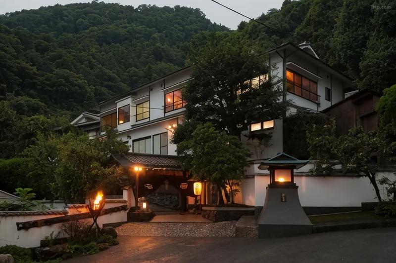 Beppu Showaen: Luxury Ryokan with Private Onsen