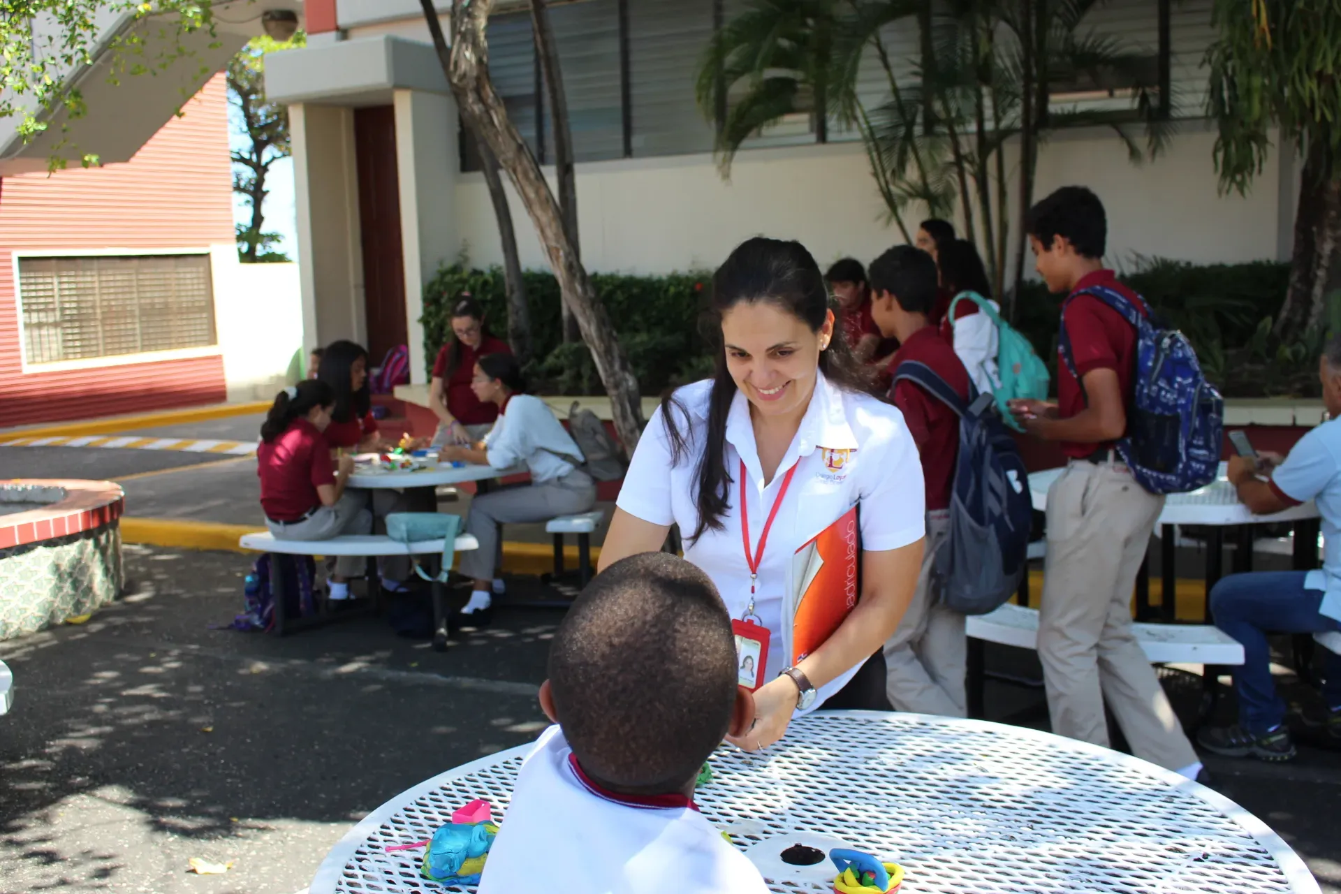 ESTUDIANTES DEL COLEGIO LOYOLA VISITAN LA GOBERNACIÓN Y SE SUMAN AL CUIDADO DEL MEDIO AMBIENTE Y DEL AGUA