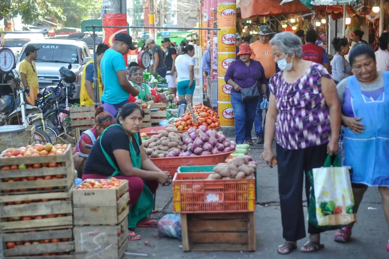 MUNICIPIO SE QUEDA SIN PRODUCTOS DE PRIMERA NECESIDAD A CAUSA DE LOS 15 DÍAS DE BLOQUEO A COCHABAMBA