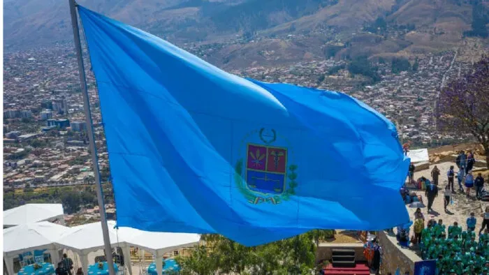 GOBERNADOR LAMENTA QUE IZA DE LA BANDERA SE EMPAÑE CON MANIFESTACIONES POLÍTICAS