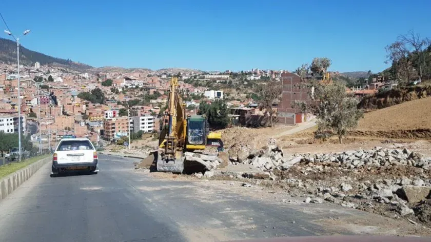 DURANTE 20 DÍAS MOVILIDAD URBANA APLICA EL PLAN DE DESVÍO EN LA AV. 06 DE AGOSTO A LA ALTURA DEL RÍO ROCHA POR TRABAJOS DEL TREN METROPOLITANO