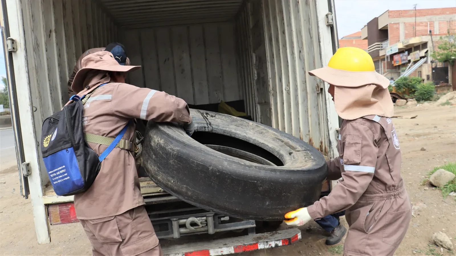 SE RECOGIERON 1.200 LLANTAS EN DESUSO DE TRES AVENIDAS DEL DISTRITO 2 DE SACABA EN EXITOSA CAMPAÑA DE RECICLAJE