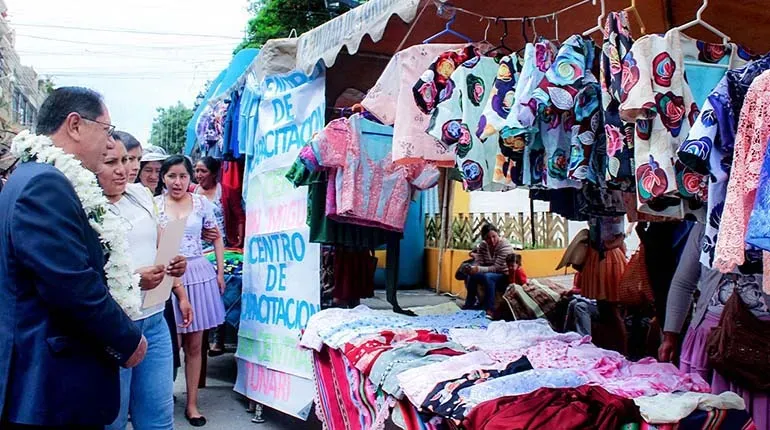 EXPONEN PRENDAS DE LA CENTRAL REGIONAL BARTOLINAS