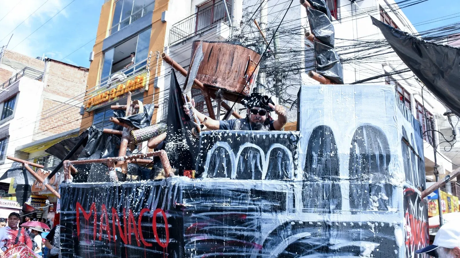 REALIZAN EL LANZAMIENTO DE CARNAVALES EN QUILLACOLLO