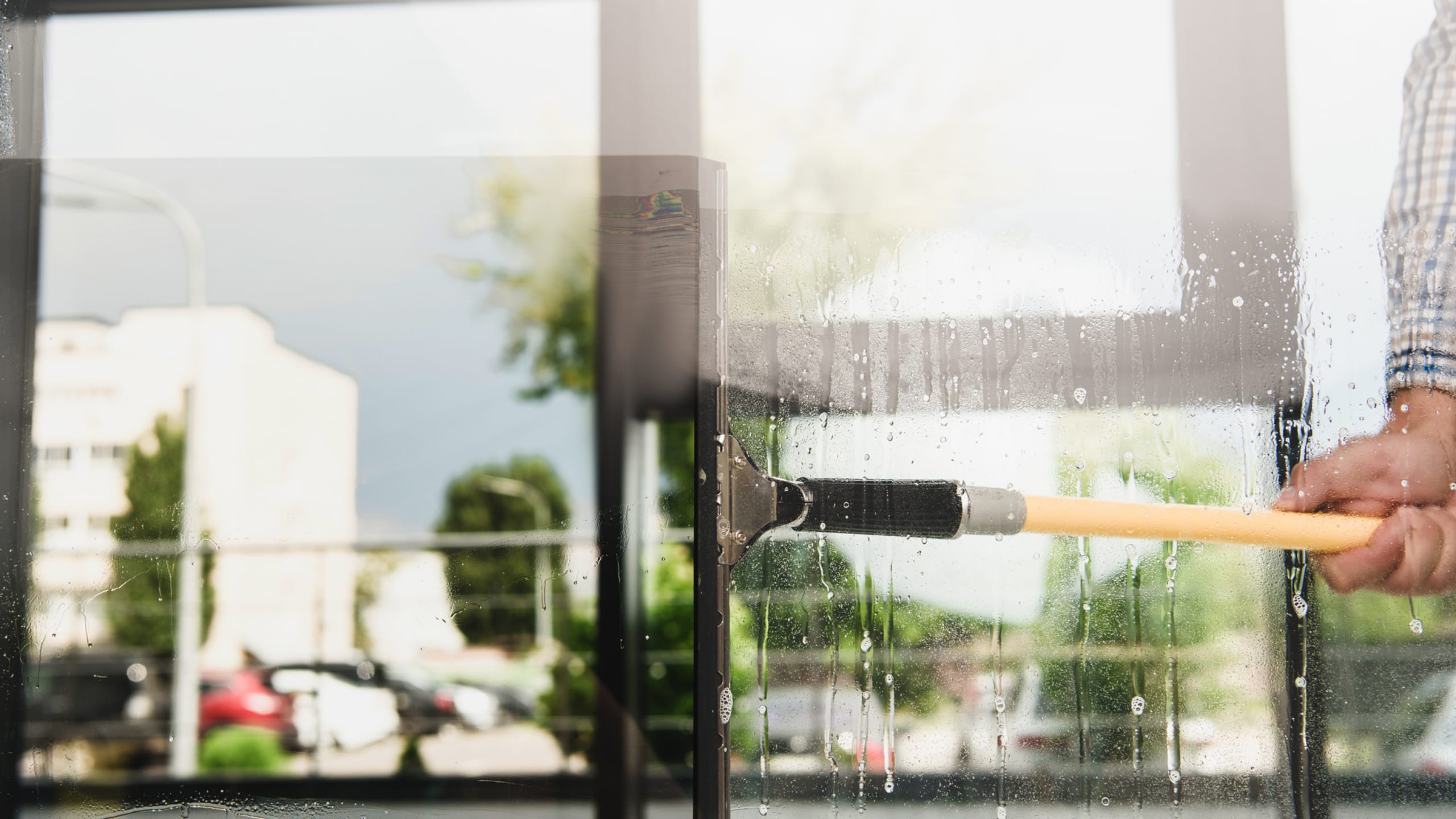 How to Ensure Your Office is Always Looking its Best with Professional Cleaners 