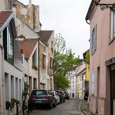 伊夫林省马尔利-勒-鲁瓦（Marly-le-Roi, Yvelines）一名27岁葡萄牙籍无家可归者先后闯入两户民宅“像在自家一样”歇脚、取酒饮用，被当场抓获；凡尔赛法院（Tribunal judic - 图片2