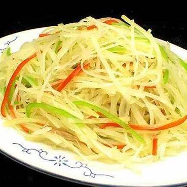 十分钟小厨｜青椒土豆丝：脆爽下饭，零失败 - 图片1