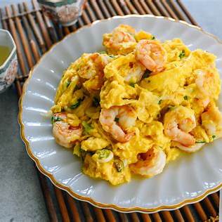 十分钟小厨｜滑蛋虾仁：嫩到会流动的“金包银” - 图片2