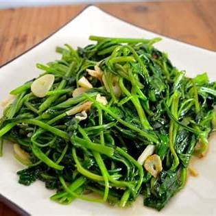 十分钟小厨｜蒜蓉空心菜：翠绿脆嫩，蒜香直给 - 图片1