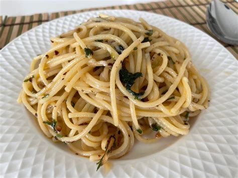 十分钟小厨｜蒜香橄榄油意面：5种材料，越简单越香 - 图片1