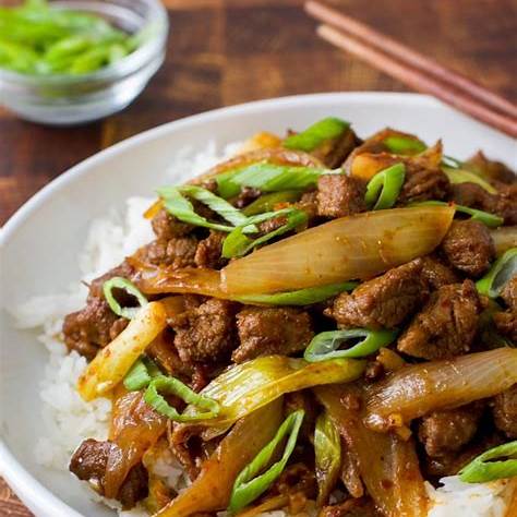 十分钟小厨｜葱爆羊肉（快炒版）：大葱一把，锅里就香了 - 图片2