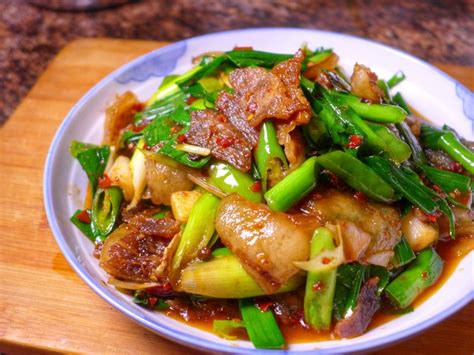 十分钟小厨｜回锅肉（快手薄切版）：锅气爆香，青蒜一拌就对了 - 图片2