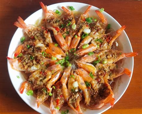 十分钟小厨｜蒜蓉粉丝蒸虾：鲜甜爆汁，粉丝把精华都吸了 - 图片2