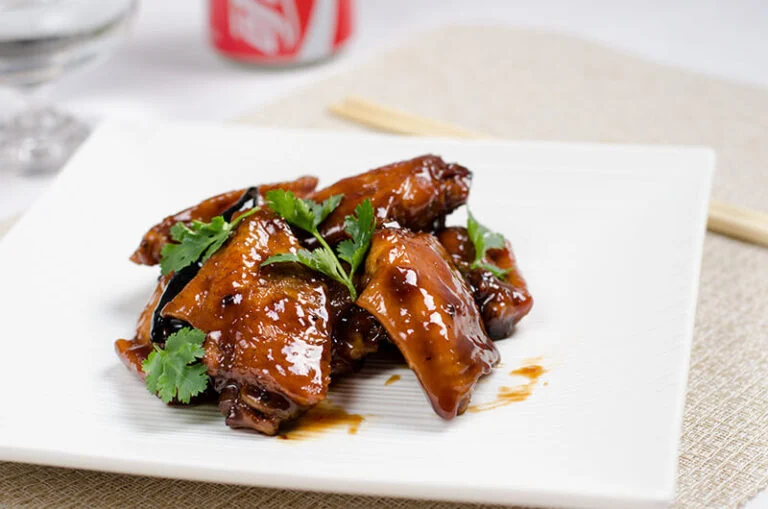 十分钟小厨｜可乐鸡翅（免腌快收汁版）：咸甜适口、油亮能挂 - 图片1