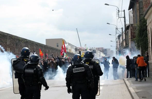 9·18游行, 泪催到底是什么？ - 图片1