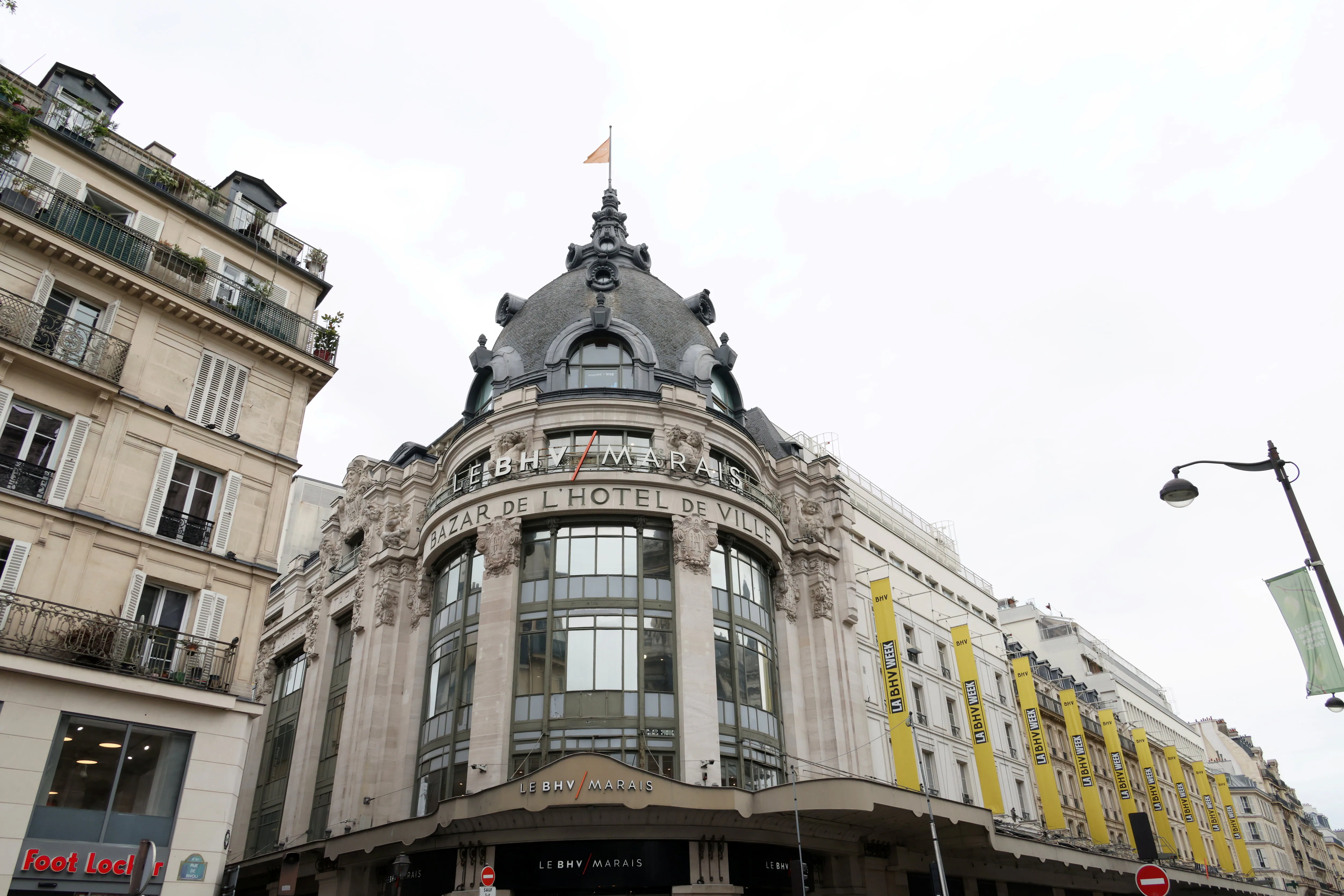 🏙️ 巴黎民众怒了！近10万人联署反对 Shein 进驻 BHV 百货 - 封面图