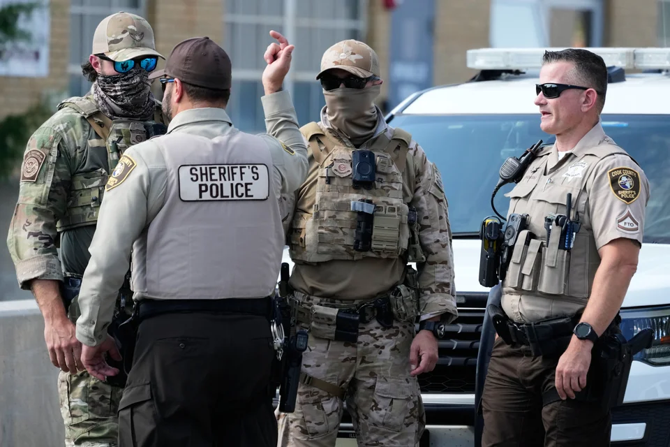 🇺🇸【美国政治风暴】 特朗普再度威胁动用“叛乱法案”  向民主党城市派遣国民警卫队，点名“芝加哥是世界谋杀之都” - 图片2