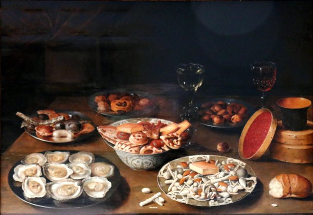 Stilleven met oesters, suikerwerk en glazen op een tafel by Osias Beert