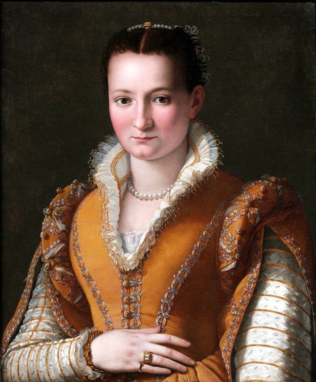 Portrait of a lady, possibly Bianca Capello de'Medici, half-length, in an embroidered gold dress and pearls by Alessandro Allori