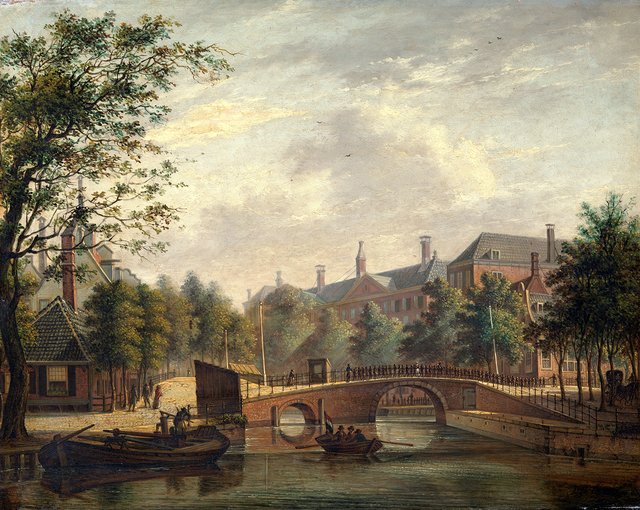 Het Aalmoezeniers-weeshuis, gezien vanaf de Prinsengracht over de verbindingsbrug van de Leidsegracht by Johannes Jelgerhuis