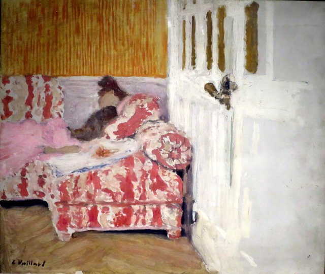 Sur le sofa by Édouard Vuillard