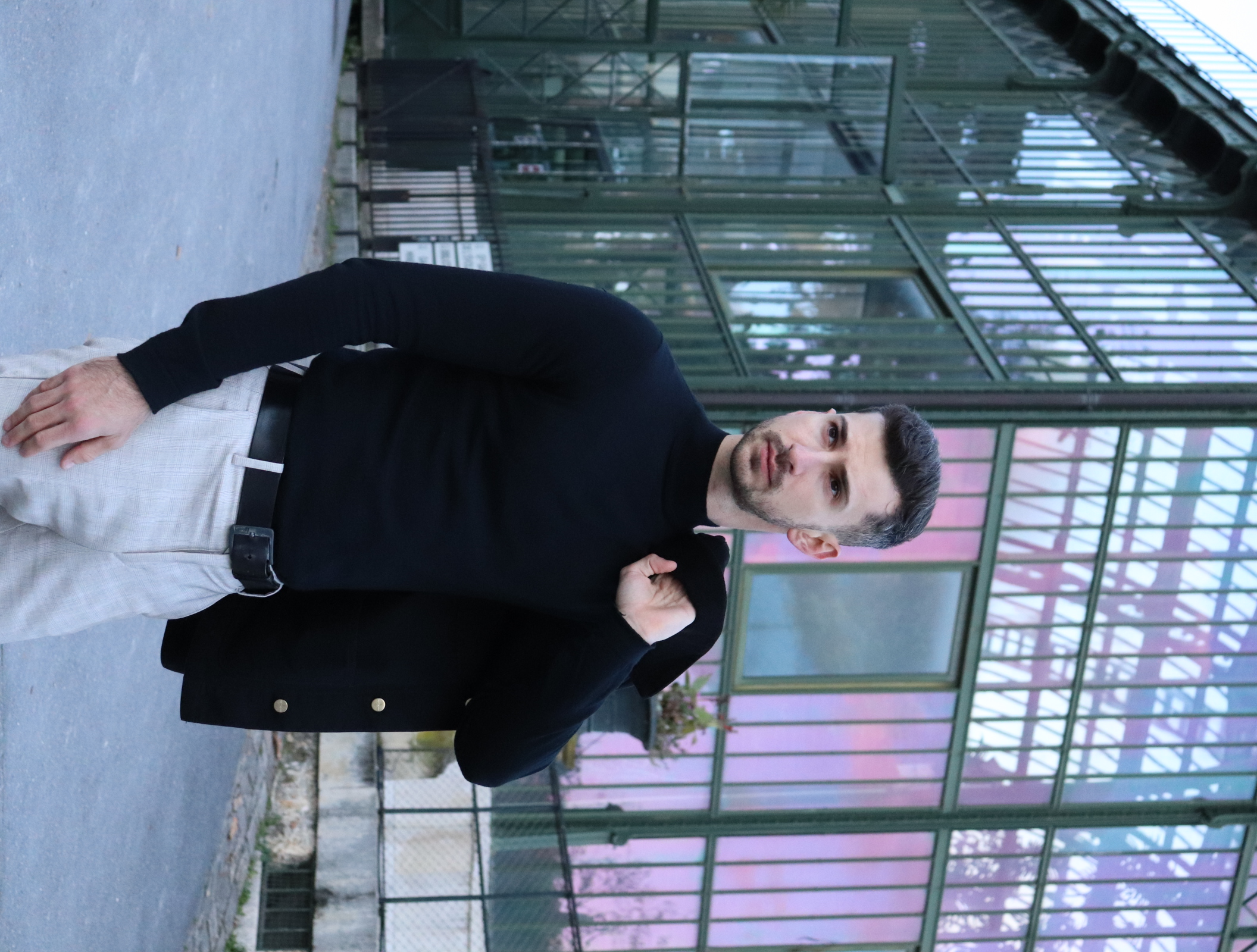 Amaury portrait frame 3