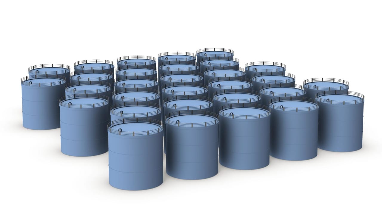 How do I clean my water tank without removing water?