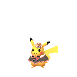 Pikachu com chapéu decorado e capa de babados laranja e marrom no evento de Halloween de Pokémon GO