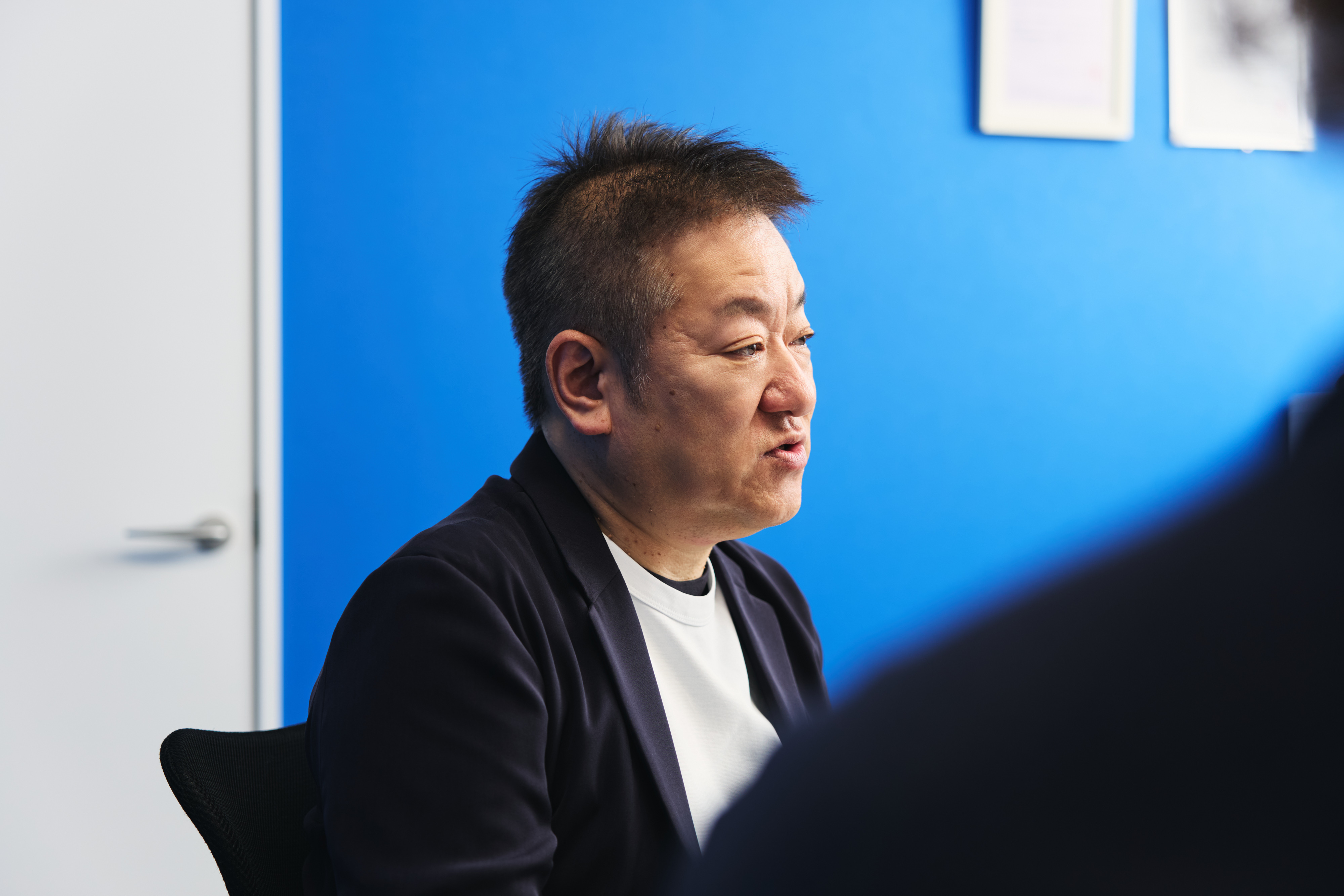ワンネゴのインタビューに答える株式会社健生の佐藤常務